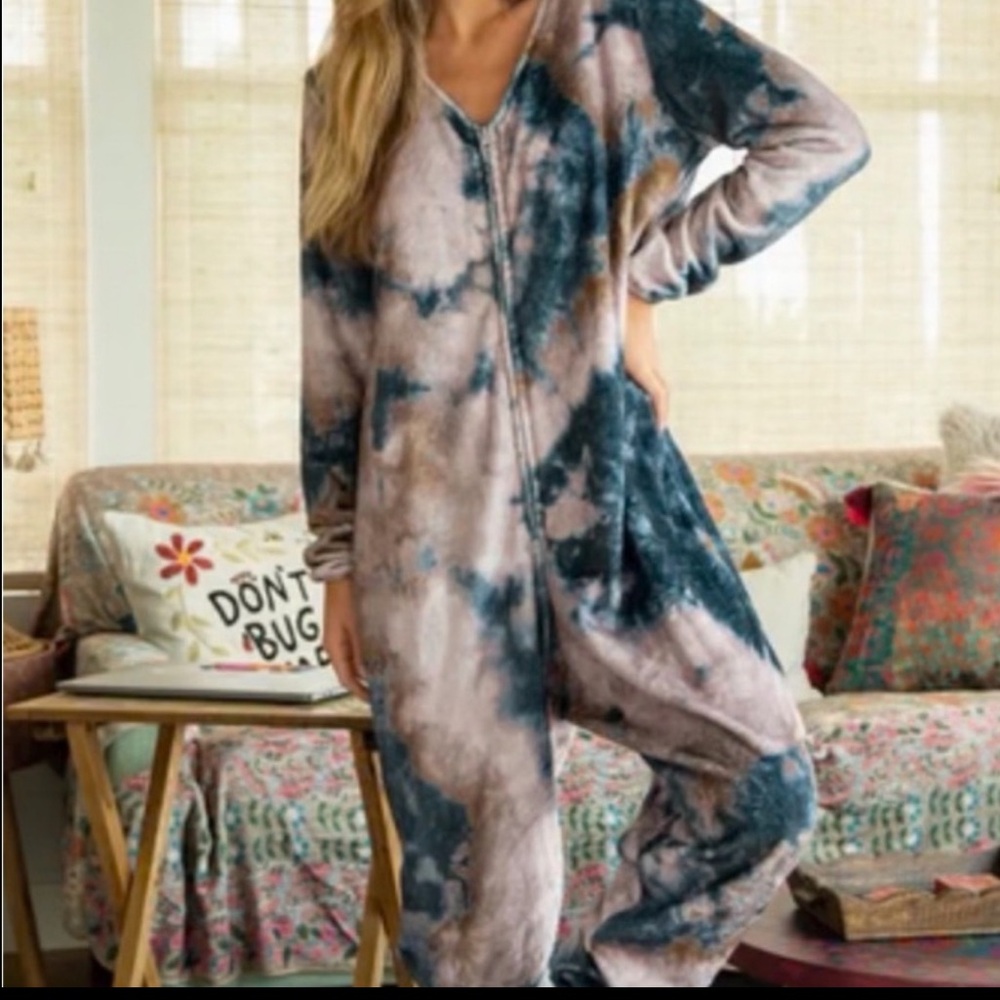 Natural Life pajamas onezzie very soft, comfortable cozy warm.Tie-dye colors